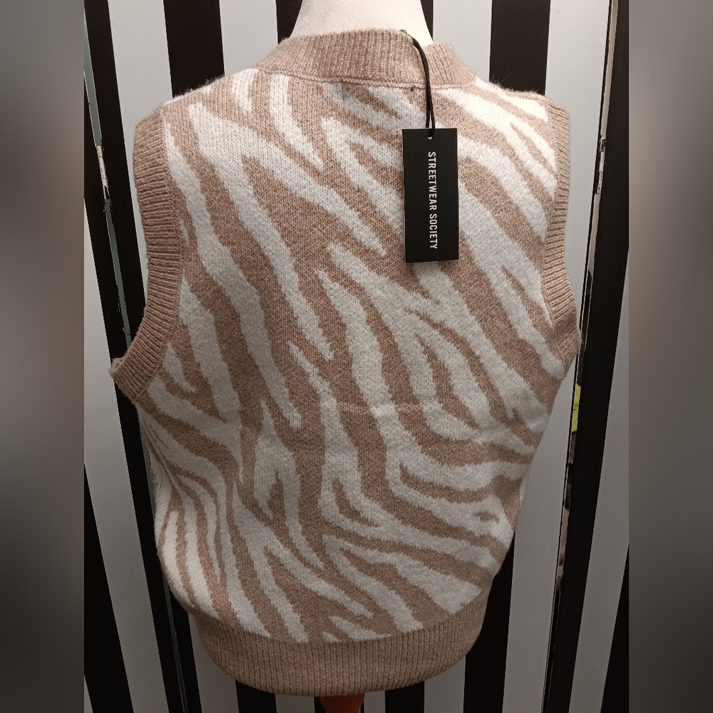 NWT sweater vest - Picture 2 of 9